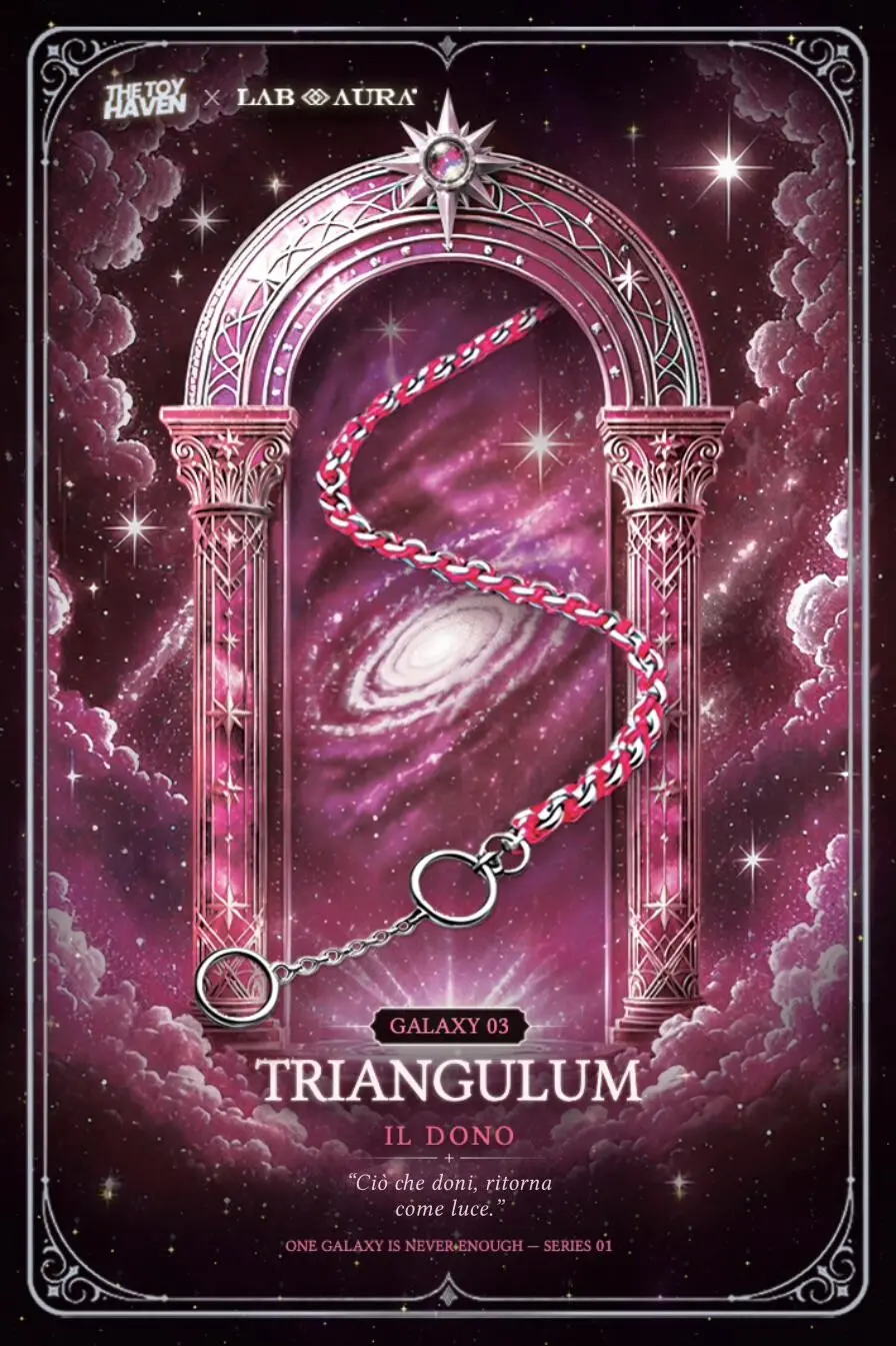 Card ufficiale Galaxy 03 Triangulum – Il Dono: portale celeste rosa e magenta con bracciale che attraversa una galassia cristallina.