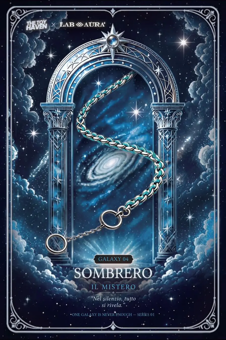 Card ufficiale Galaxy 04 Sombrero – Il Mistero: portale celeste blu notte e ghiaccio con bracciale su una galassia vista di taglio.